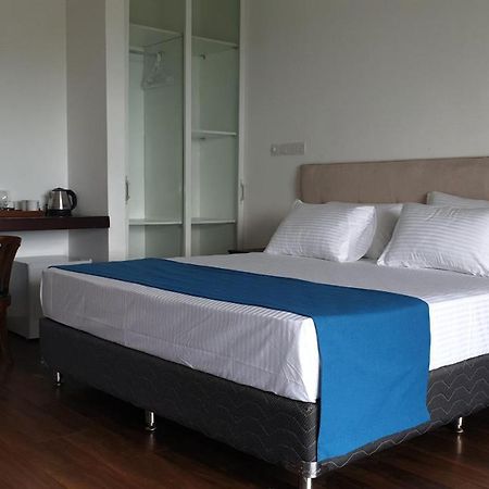 The Mountbatten Hotel แคนดี้ ภายนอก รูปภาพ